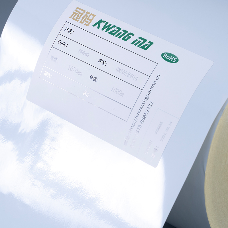 50 mic blankt hvit polyester PET-film selvklebende etikett med løsemiddel akrylklebende jumborull for digital utskrift