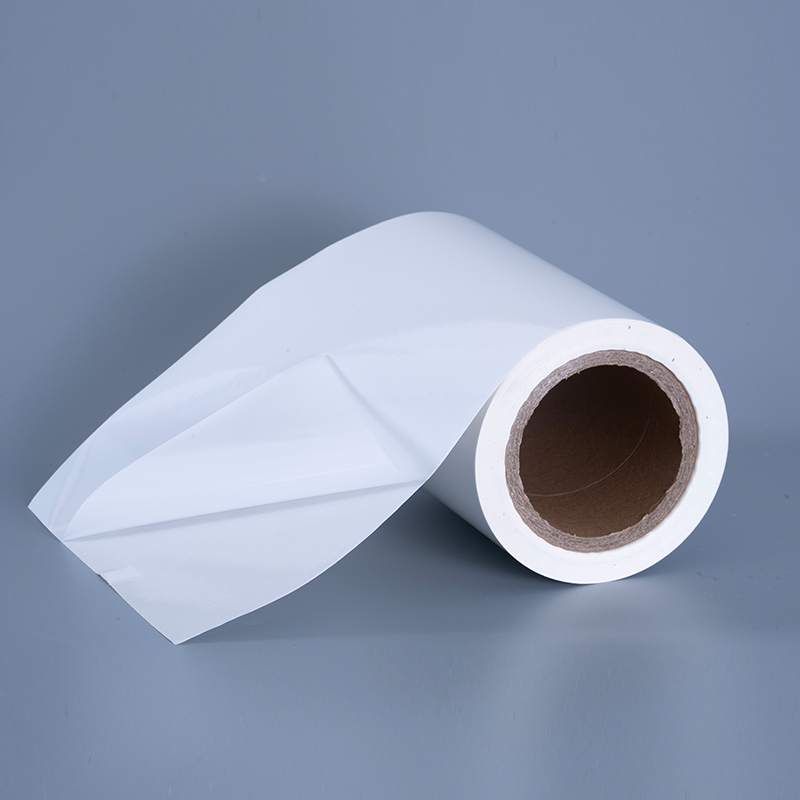 25 mikroglans PET vinylfilmetikettmaterialer med akrylklebende jumborull for blekkskriving