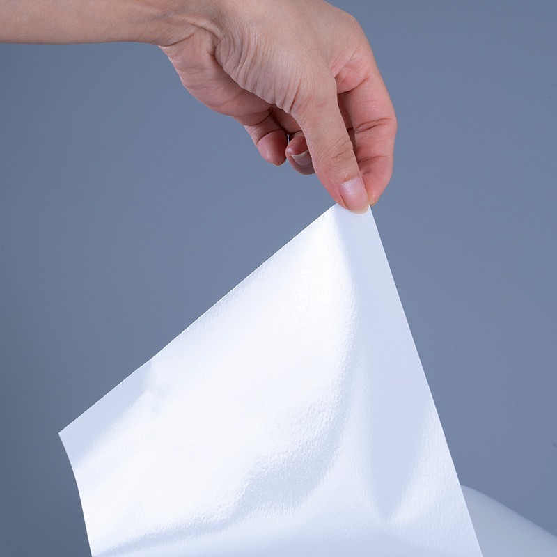 25 mikroglans PET vinylfilmetikettmaterialer med akrylklebende jumborull for blekkskriving