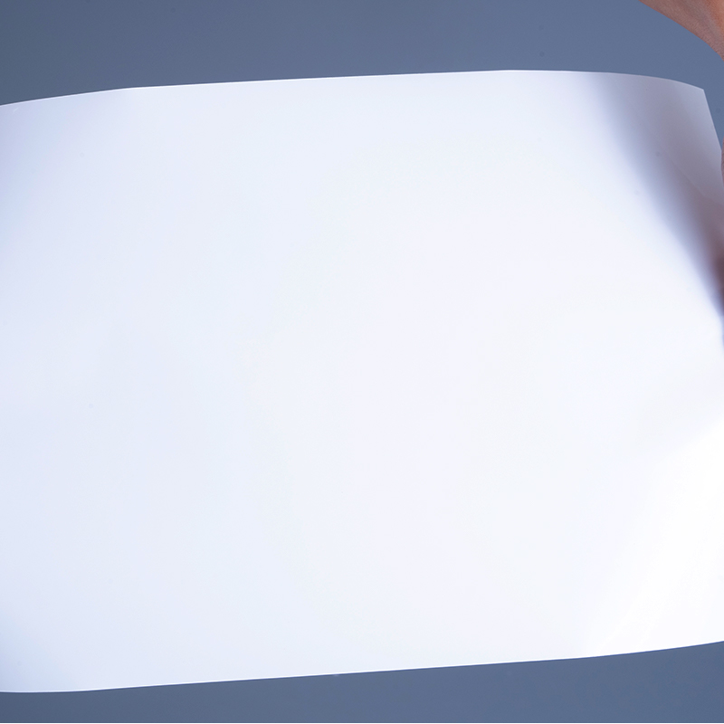 25 mikroglans PET vinylfilmetikettmaterialer med akrylklebende jumborull for blekkskriving