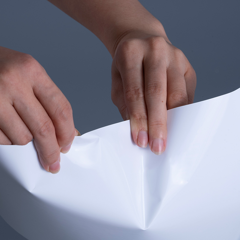 25 mikroglans PET vinylfilmetikettmaterialer med akrylklebende jumborull for blekkskriving