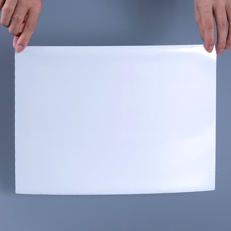 25 mic blank hvit aluminiumsbelagt polyesterfilm selvklebende etikett med vannbasert akryllim for blekkskriving