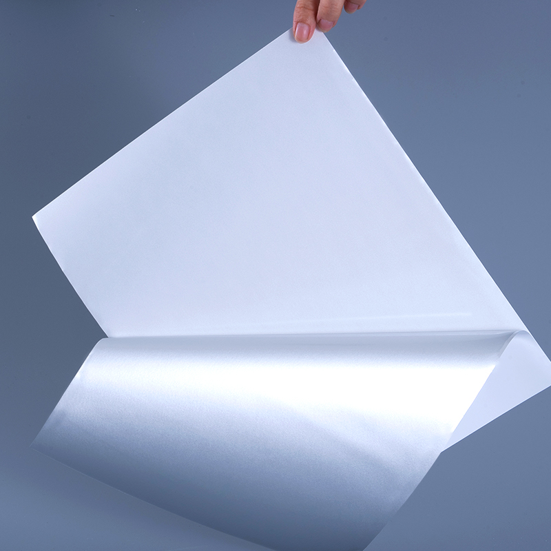 25 mic blank hvit aluminiumsbelagt polyesterfilm selvklebende etikett med vannbasert akryllim for blekkskriving